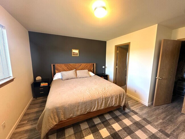 Building Photo - ***PENDING APPLICATIONS***3 Bed/2 Bath Qui...