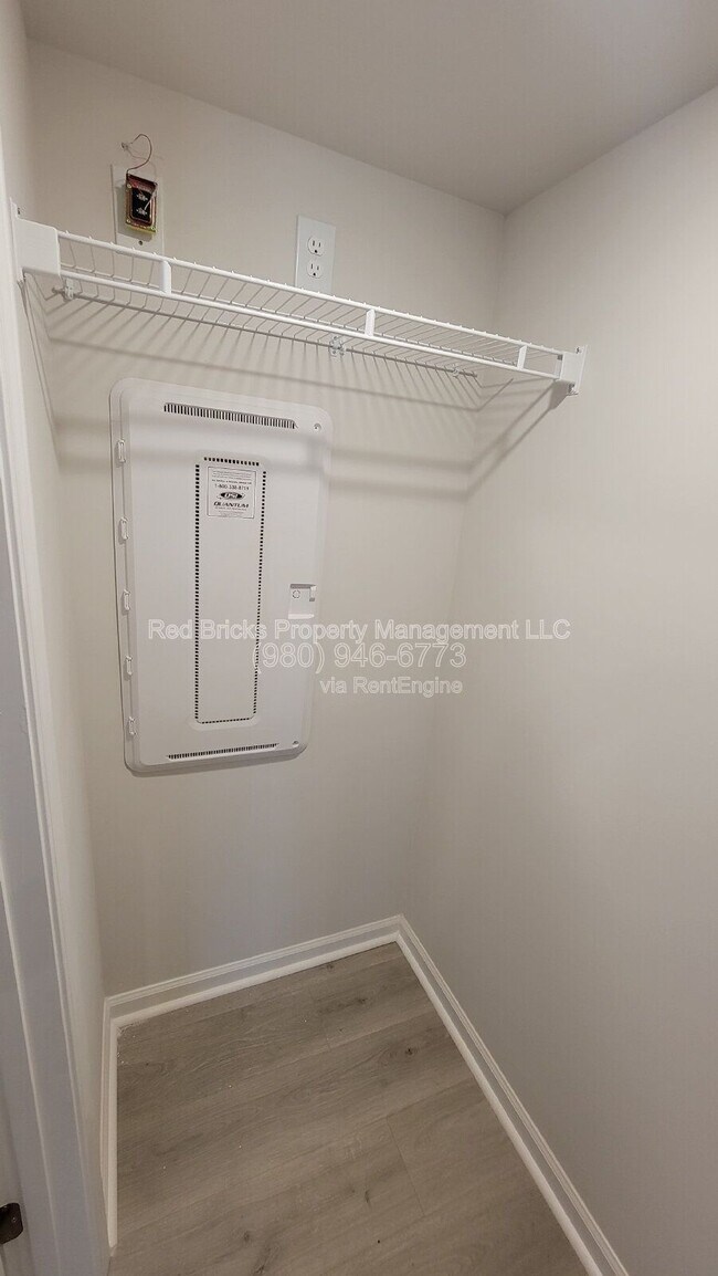 Building Photo - 2354 Donnelly Hls Ln