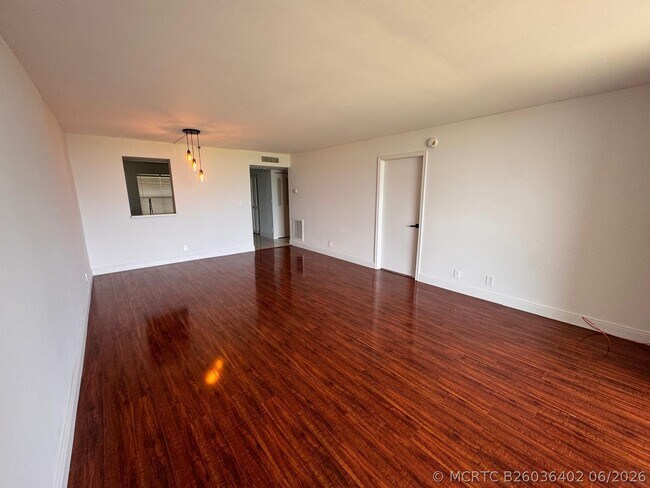 Building Photo - 4570 NW 18th Ave