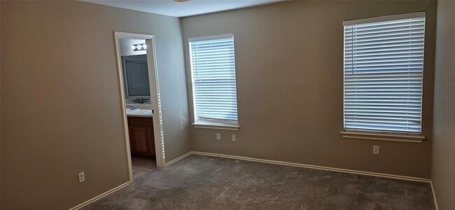 Building Photo - 204 Quail Hollow Dr