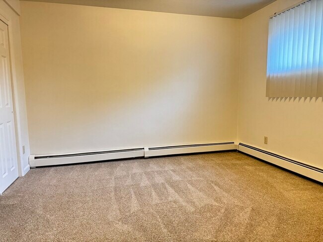 Building Photo - 49 Sumner St