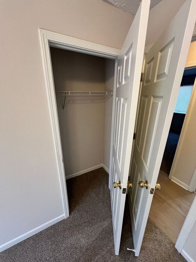 Building Photo - Hard to find and easy to love—this spacious Sugar Hill home won’t last long!