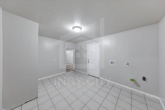 Building Photo - 3224 Welch Dr
