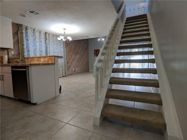 Building Photo - 7122 Wood Hollow Dr