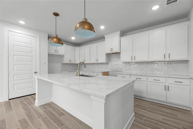 Building Photo - 10427 Shining Dawn Wy