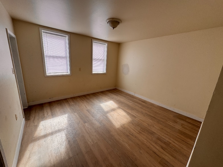 Building Photo - 2004 W Lincoln Ave