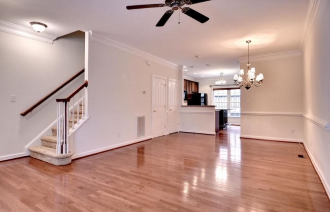 Building Photo - Charming All-Brick Townhome in the Heart o...