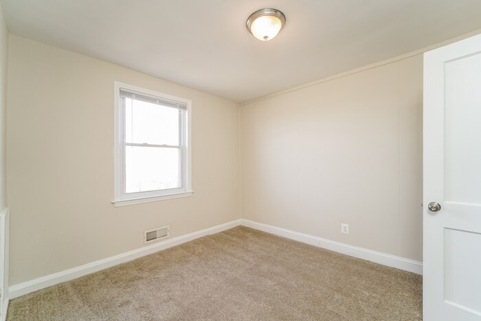 Building Photo - 1917 Searles Rd