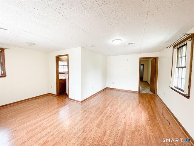 Building Photo - 150 S Cherry St
