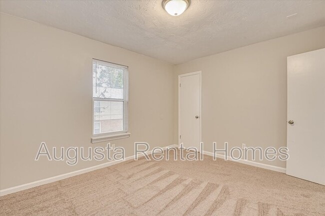 Building Photo - 140 Chalet North CT