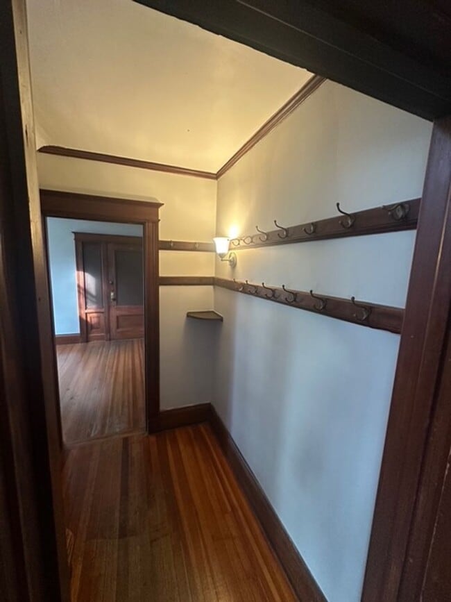 Building Photo - Spacious Single Family 4-Bedroom 1.5-Bath Home For Rent