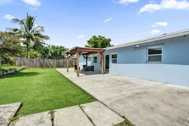 Building Photo - 855 NW 80th Terrace