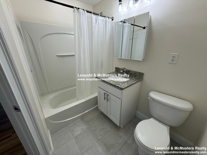 Building Photo - 45 Ashford St