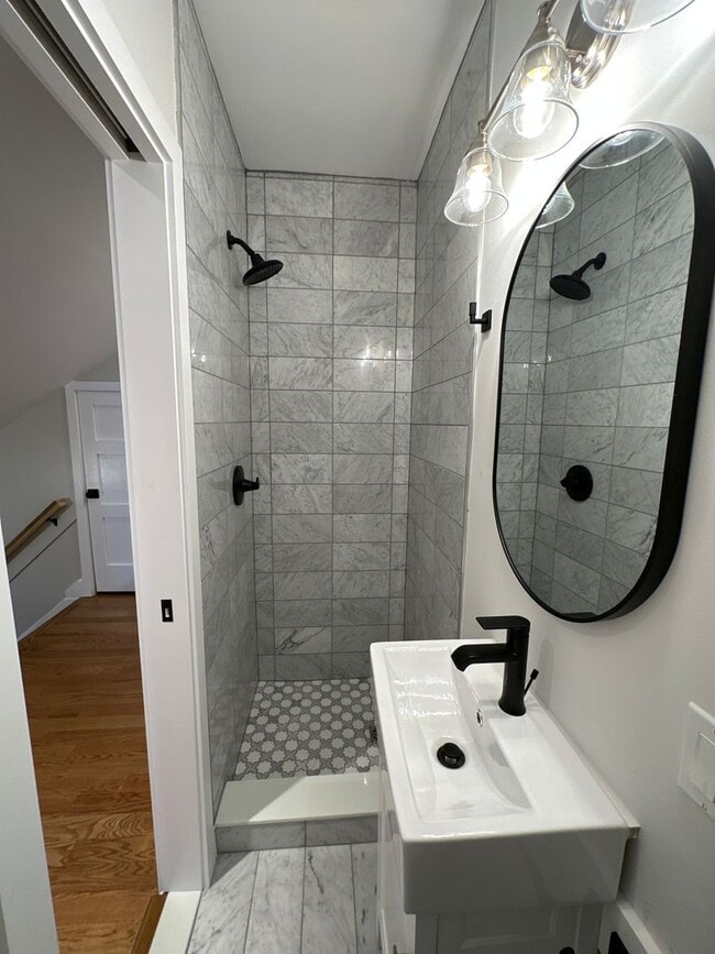 Building Photo - Dennison Ave 866-868 CR