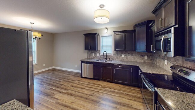 Building Photo - 733 Cavalier Dr