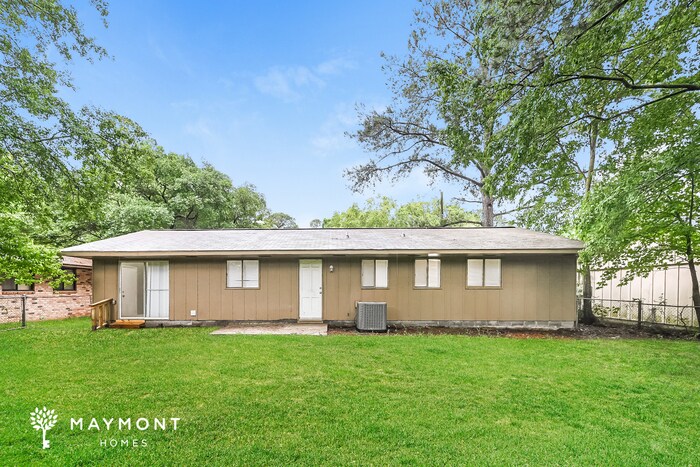 Building Photo - 833 Hoss Rd