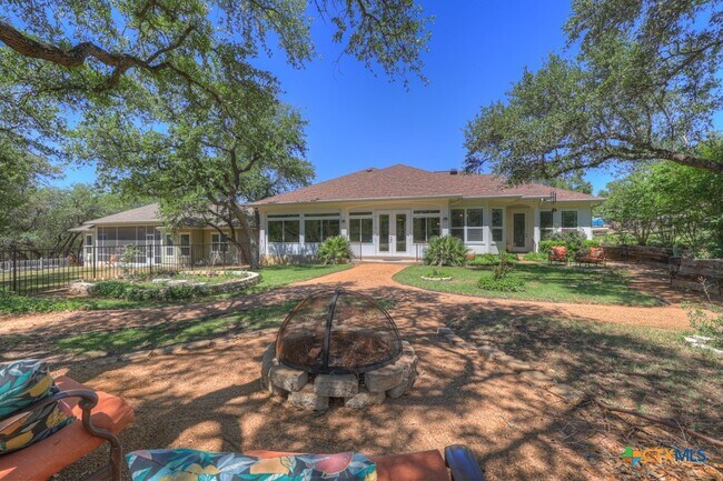 Building Photo - 1164 Fairway Dr