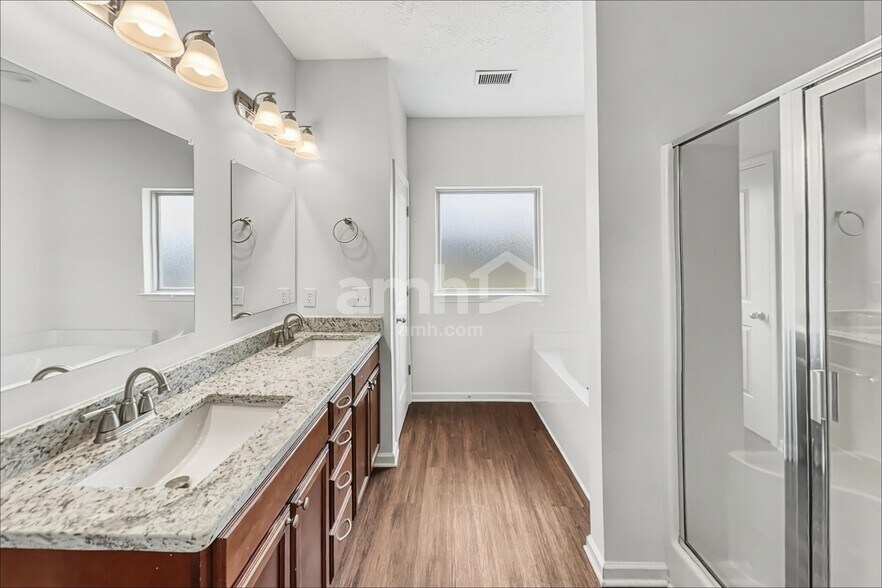Building Photo - 3331 Foxside Ln