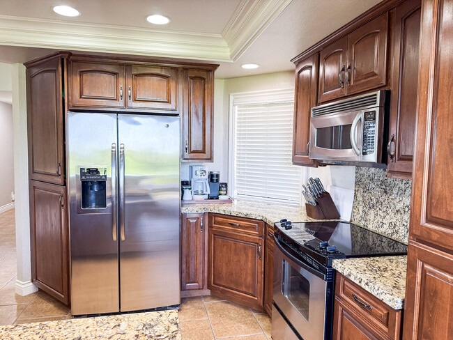 Building Photo - 54974 Oak-Tree