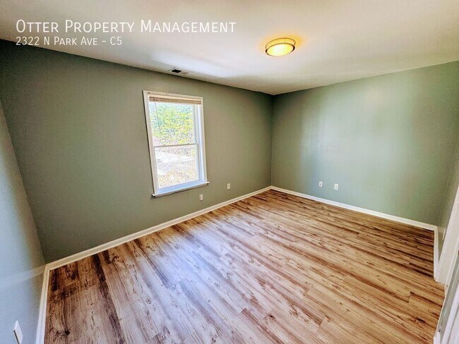 Building Photo - 2322 N Park Ave