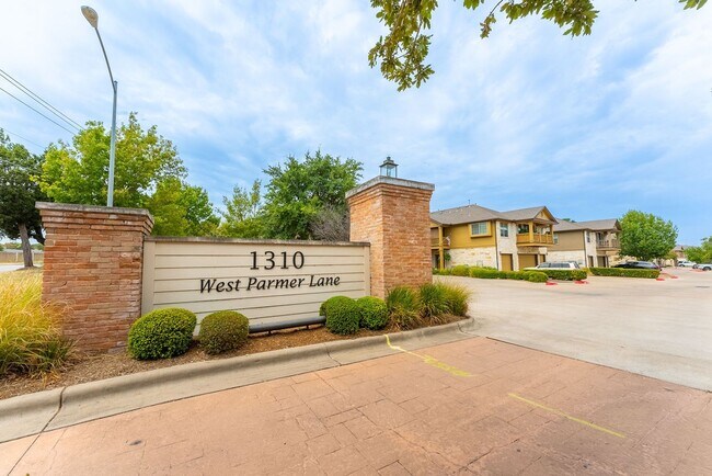 Building Photo - Stunning North-Austin  2/2.5 Home
