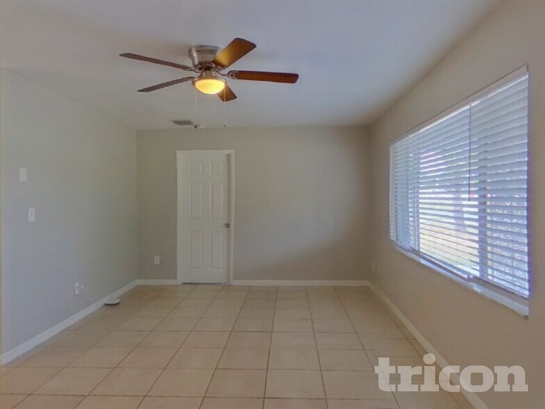 Building Photo - 2529 Brentwood Dr