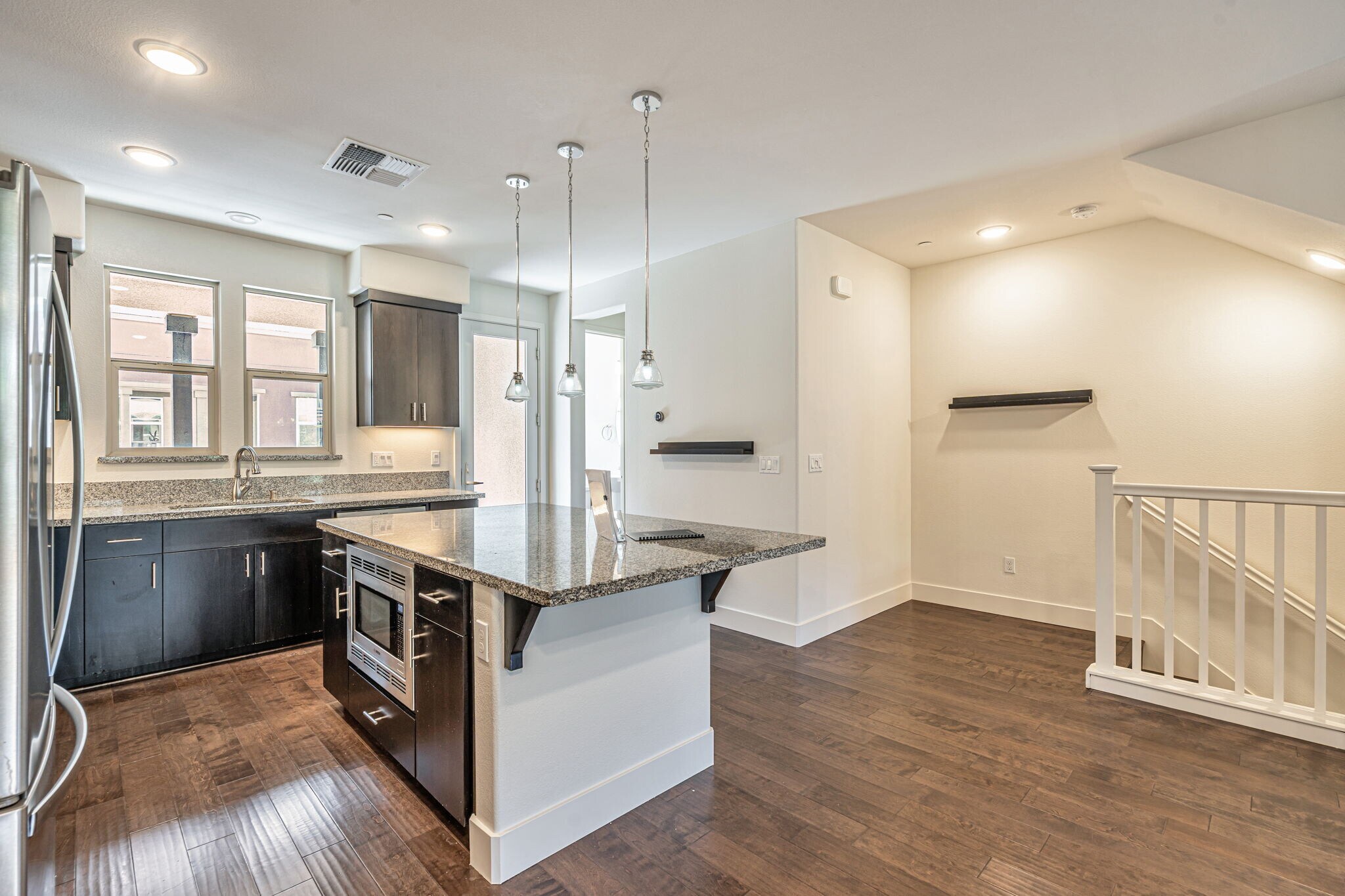 Building Photo - 457 Diller St