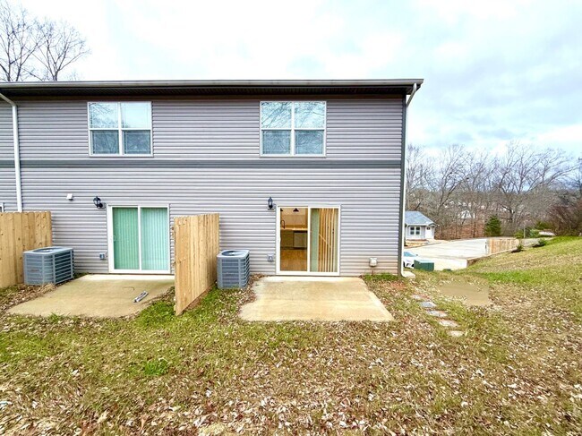 Building Photo - 511 Glenstone Springs Dr