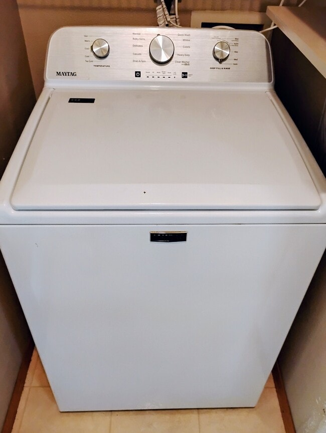 Building Photo - 428 W White Ash St