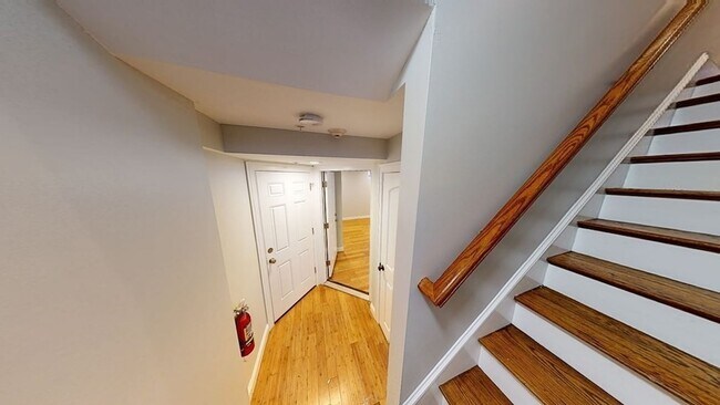 Building Photo - 27 Chestnut Ave