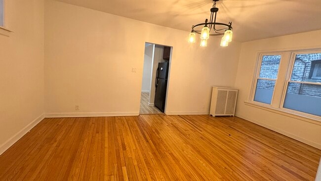 Building Photo - 644 W Aldine Ave