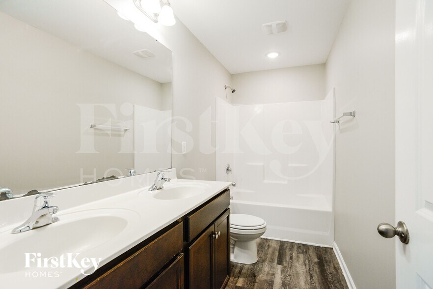 Building Photo - 9628 Hamel St