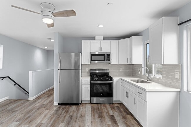 Building Photo - Stunning Remodeled 3-Bed, 3.5-Bath Home with Two Kitchens & Expansive Private Driveway in La Mesa!