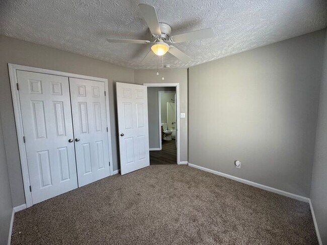 Building Photo - 1453 Ferndell Dr