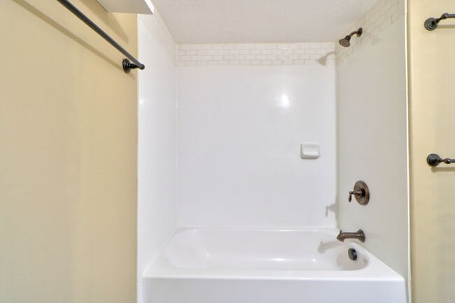 Building Photo - 5 Bedroom 3.5 Bathroom -Traverse Mountain Pet Friendly Home.