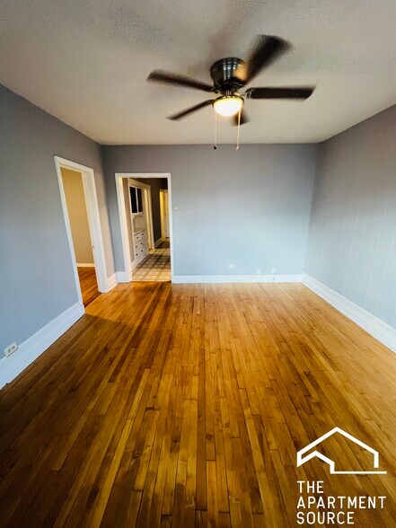 Building Photo - 5128 W Henderson St