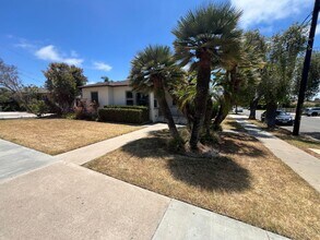 Building Photo - LOCATION LOCATION!!! 5th & I St, Large House, 3BR 1BA w/ 2 car Garage