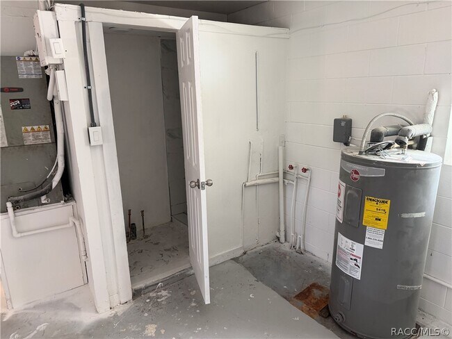 Building Photo - 1405 Eden Dr