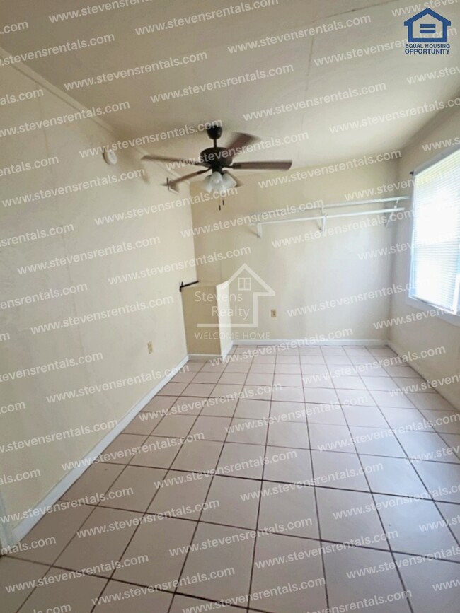 Building Photo - 620 Allie Ln