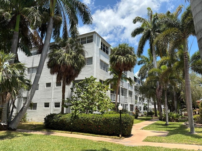 Building Photo - 1333 E Hallandale Beach Blvd