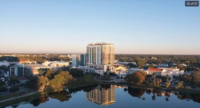 Building Photo - BEAUTIFUL Luxury Condo in Downtown St Pete...