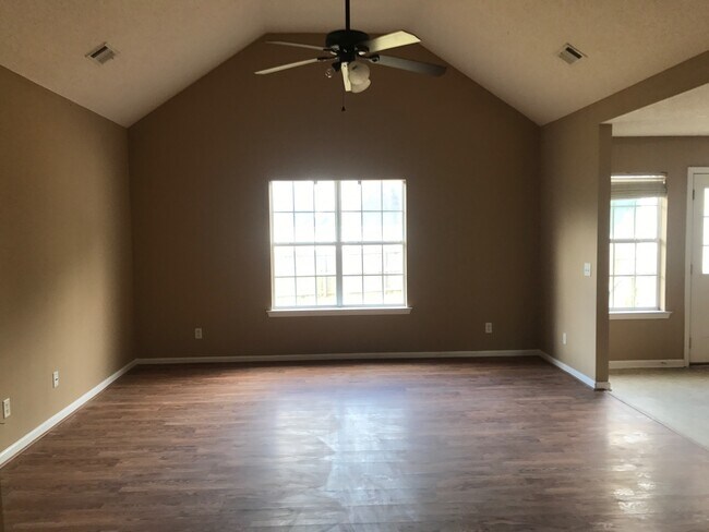 Building Photo - 814 King Arthur Dr