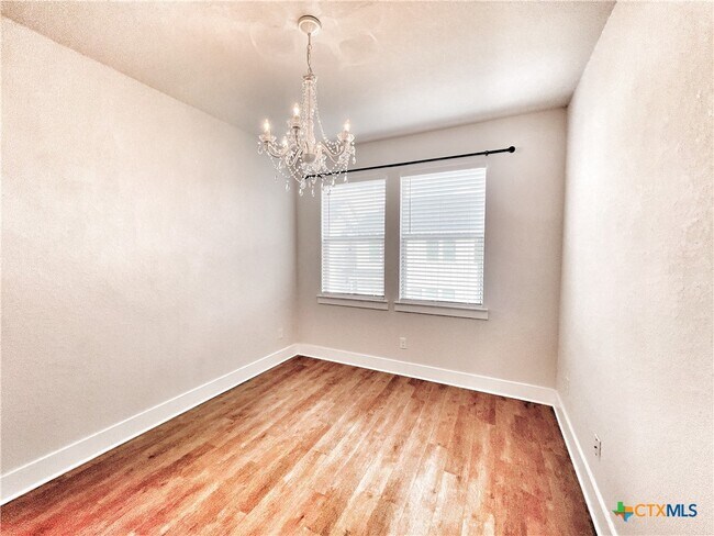 Building Photo - 223 Sapphire Dr