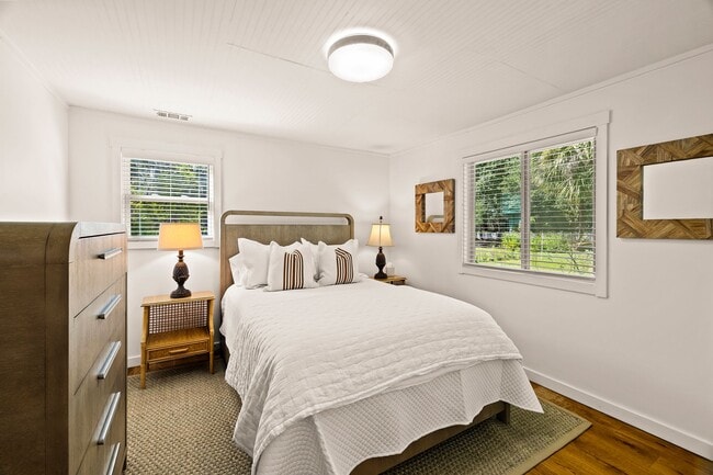 Building Photo - 151 Rendant Ave