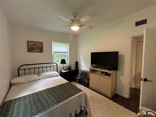 Building Photo - 816 NE 9th Ave