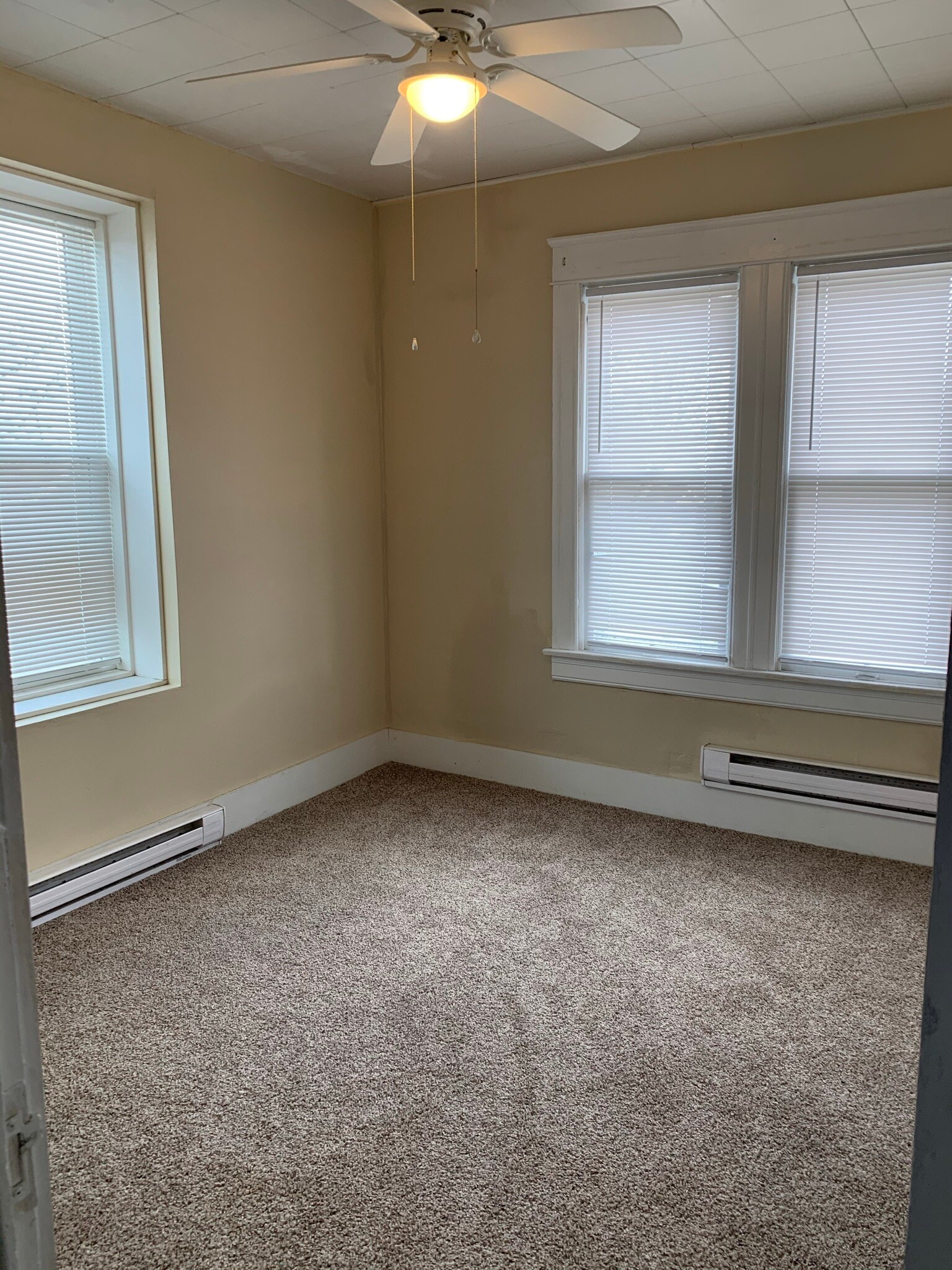 Building Photo - 602 Greenlawn Ave