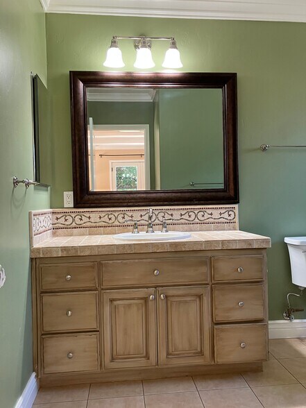 Building Photo - 1466 Iris Ct