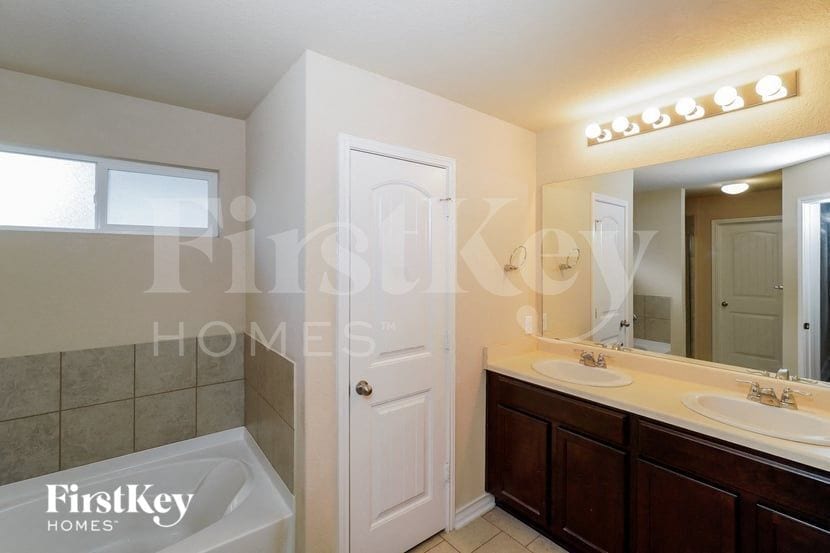 Building Photo - 12341 Erstein Vly