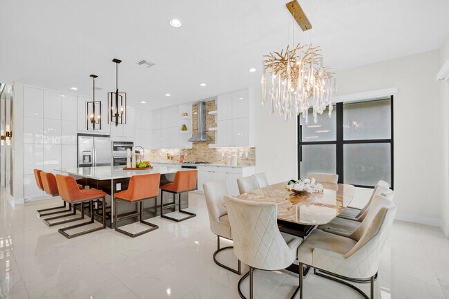 Building Photo - 17112 Aquavera Way