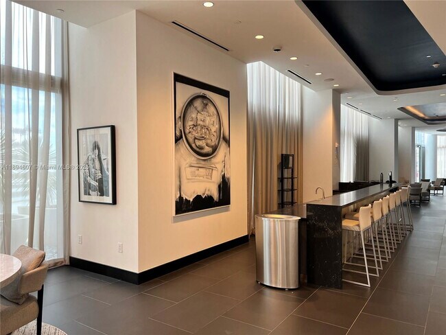 Building Photo - 851 NE 1st Ave